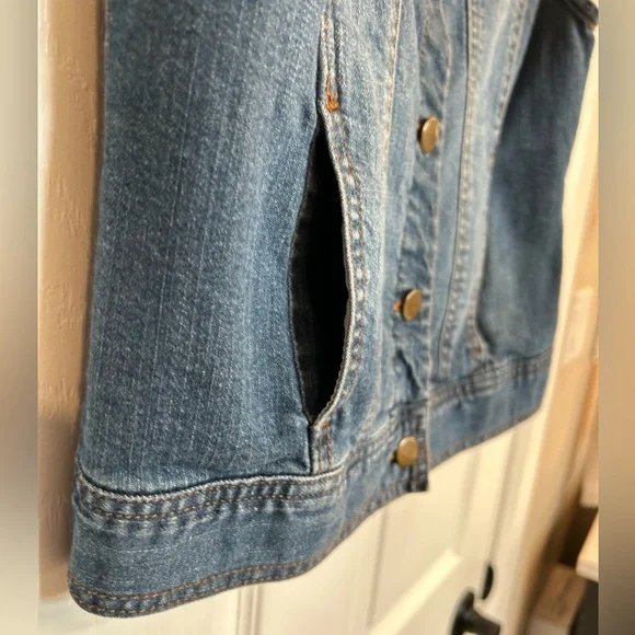 Jean Vest - Picture 6 of 14